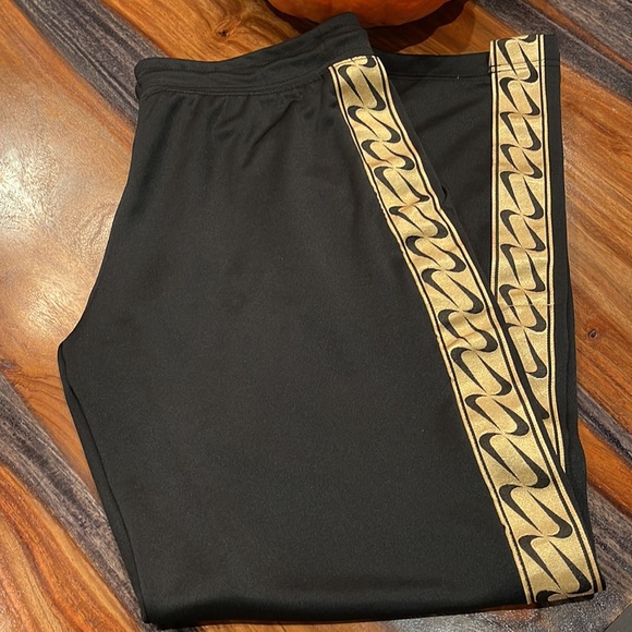 Nike Vintage Jogger Pants Black & Gold Nike Logo front Sides.  Mint Condition - Picture 2 of 10